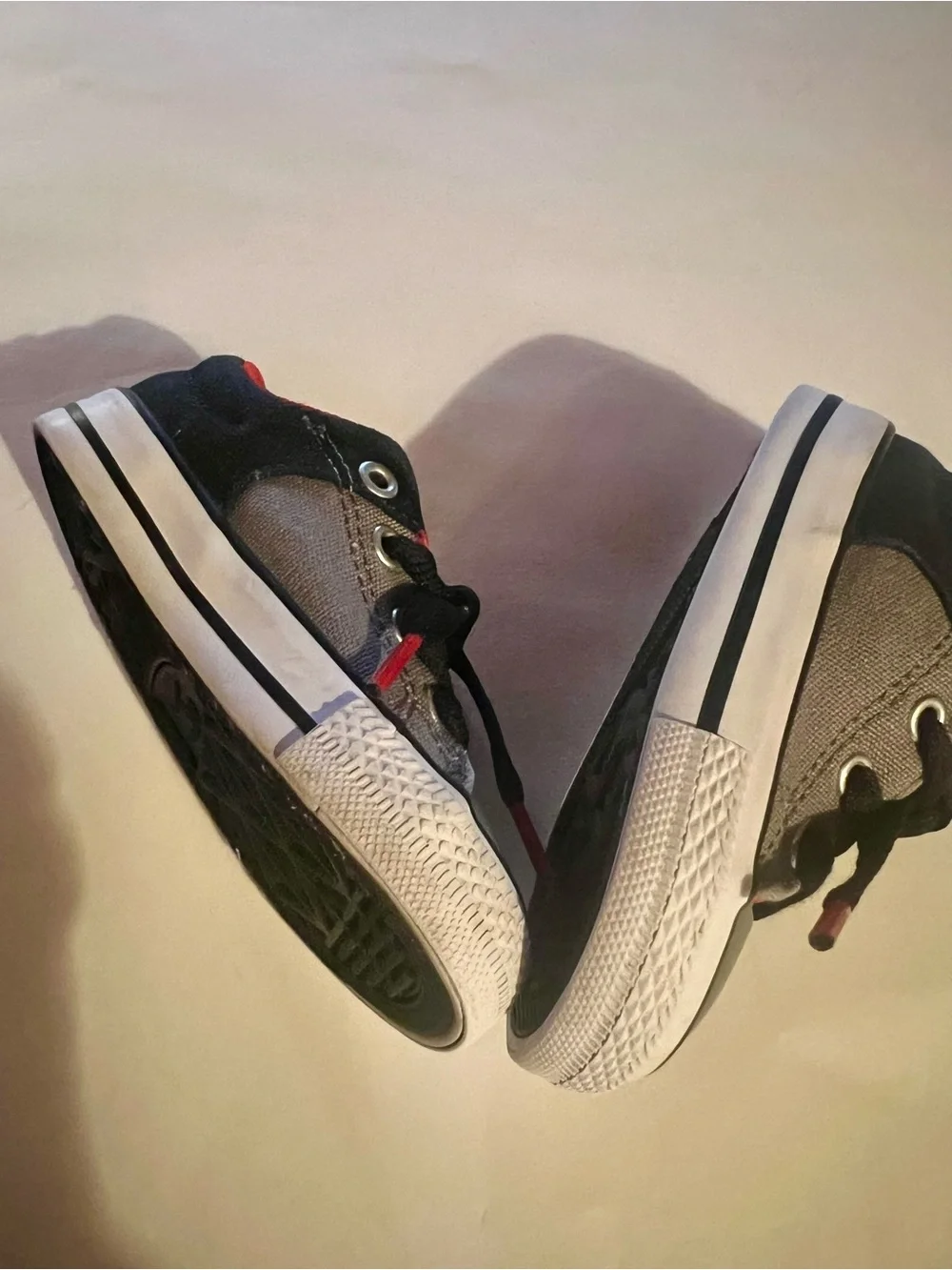 Converse All Star Chuck Taylor Toddler size 5 Gray and Red Lowtop